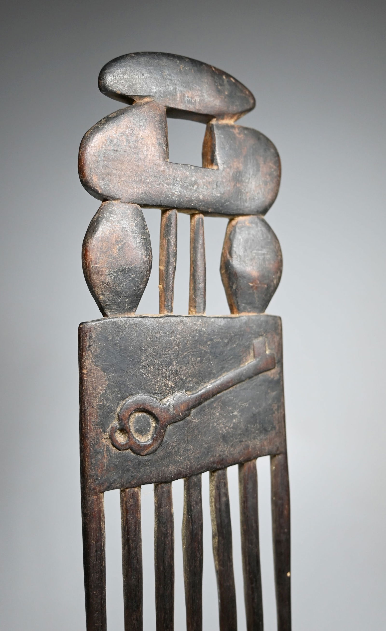 Antique Ashanti Comb with Key Motif (1 of 4)