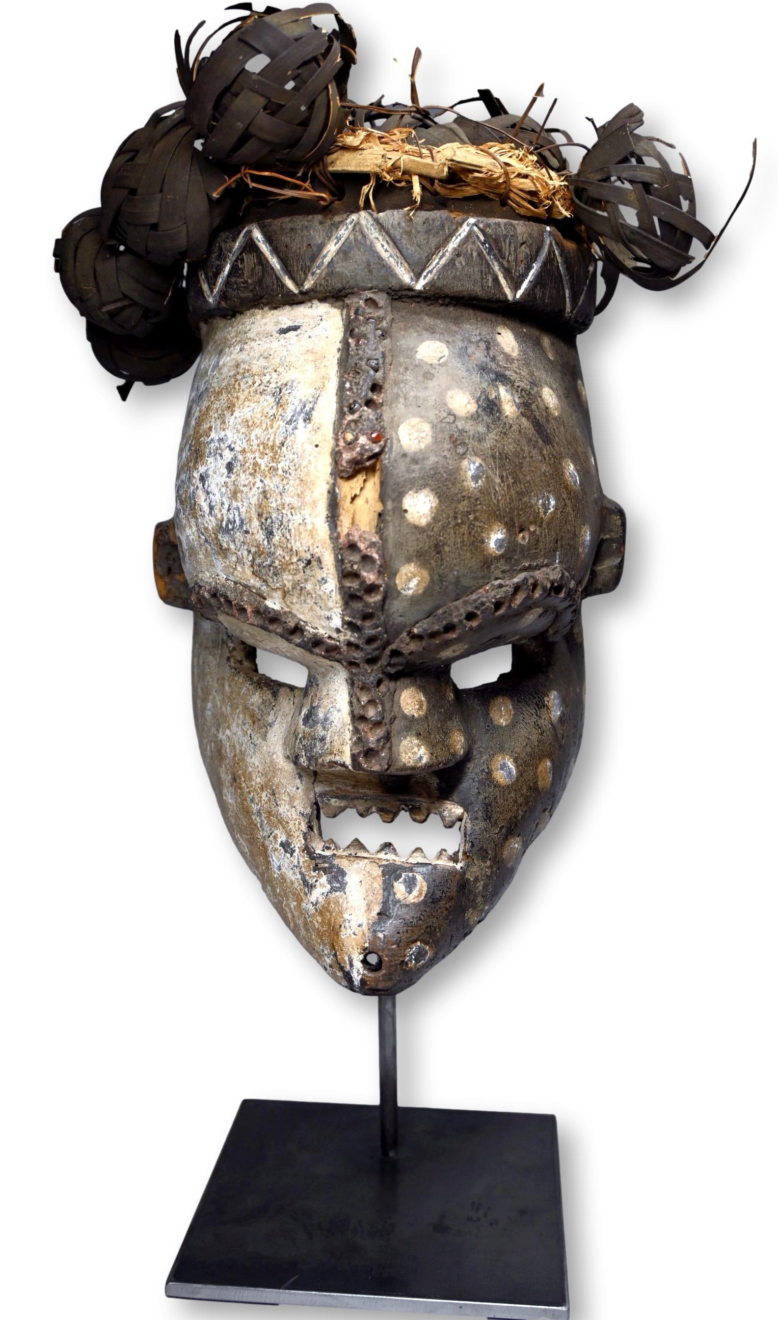 A Salampasu Mask (1 of 7)