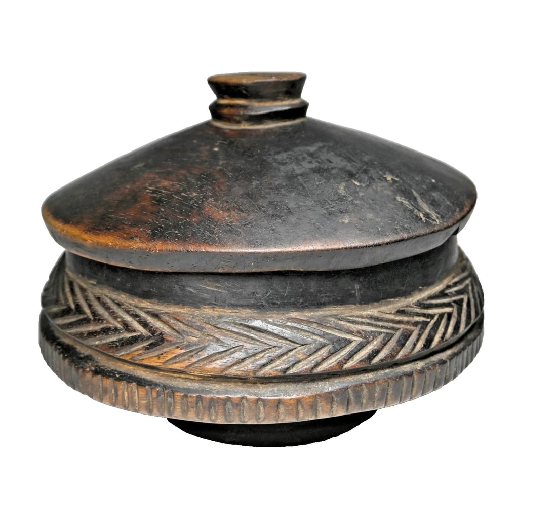 A Lozi Container with Incised Designs (1 of 5)