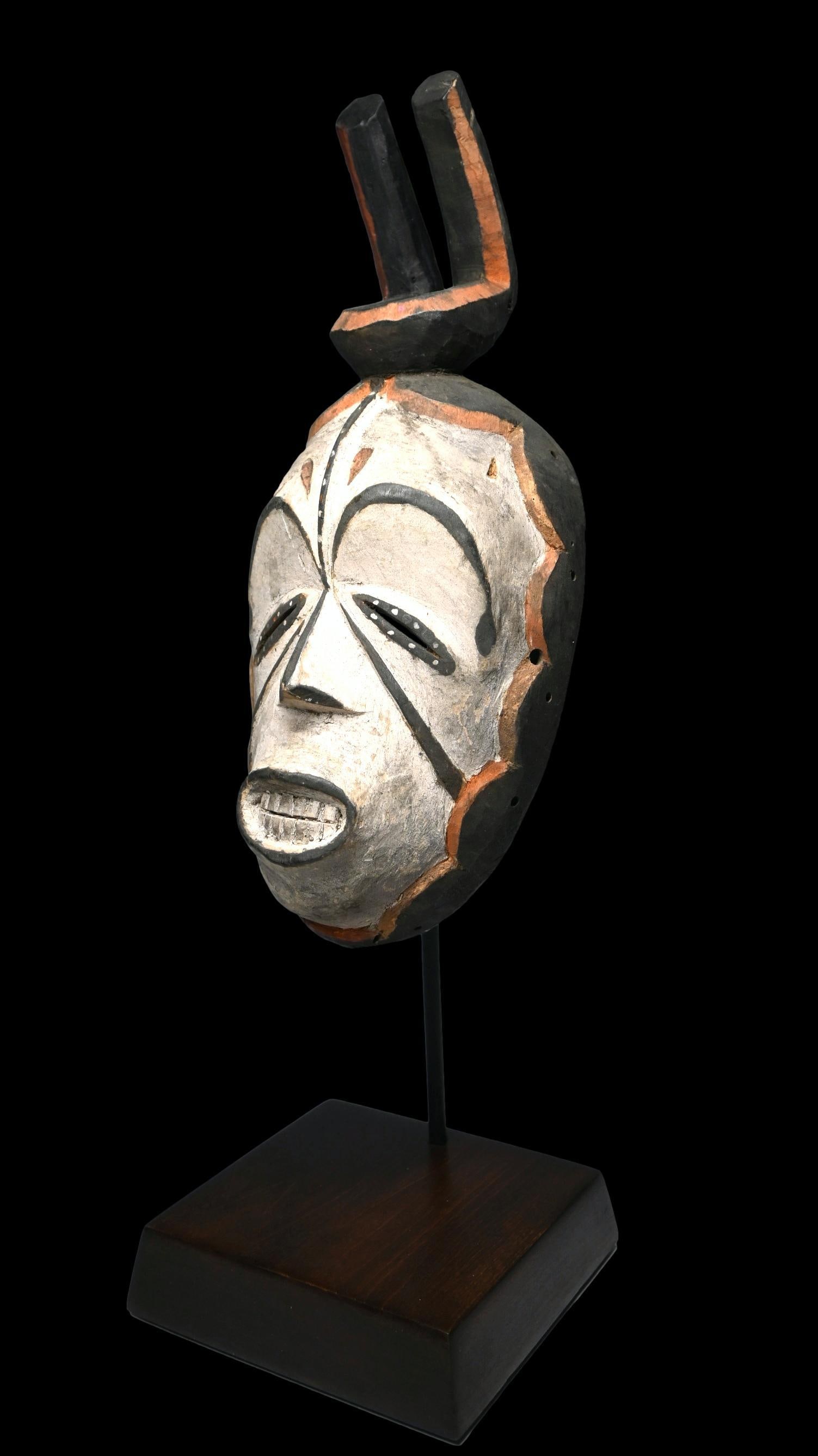 A Fine Old Igbo Okoroshi Oma Mask (1 of 5)