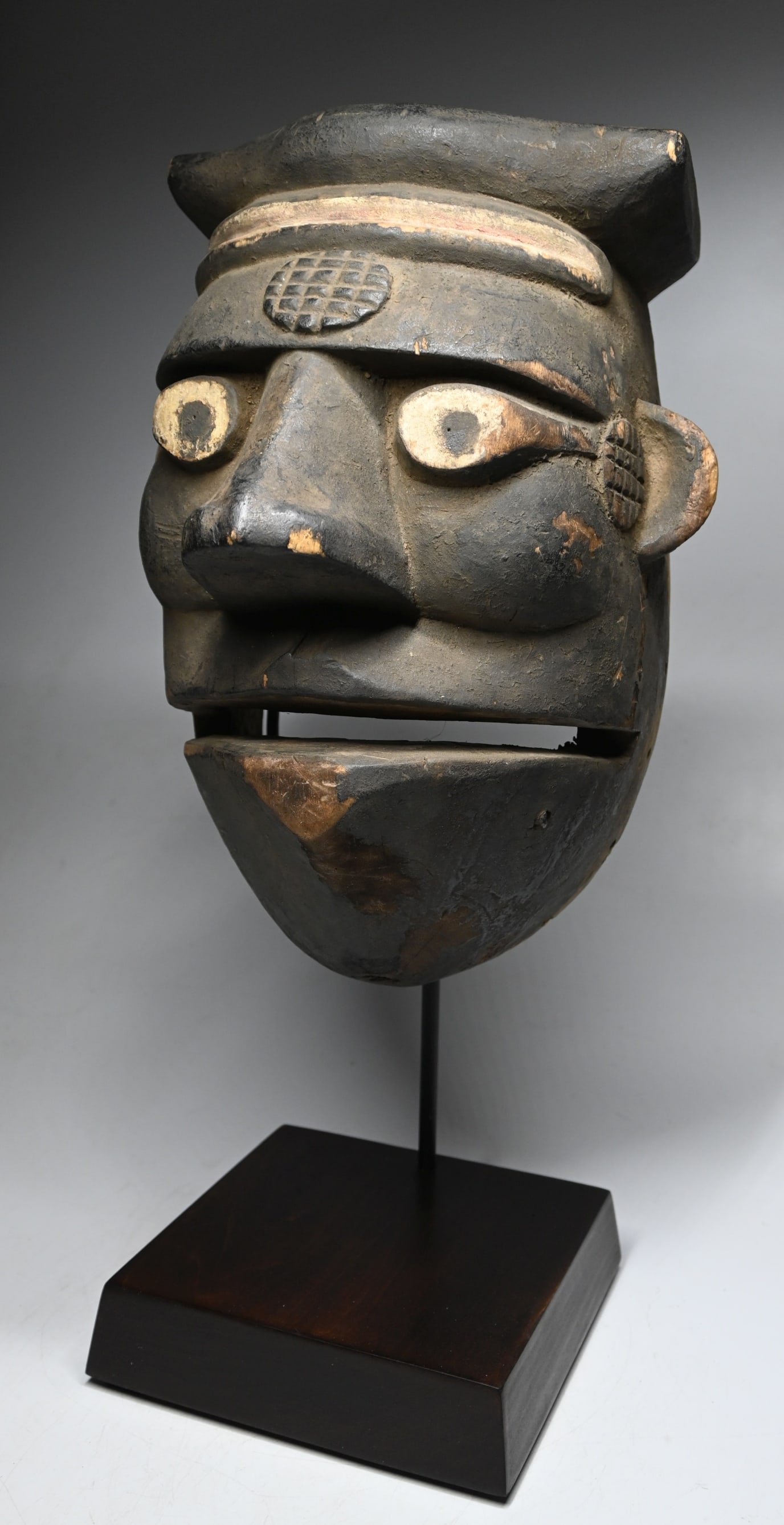 A Large Ogoni African mask - 2