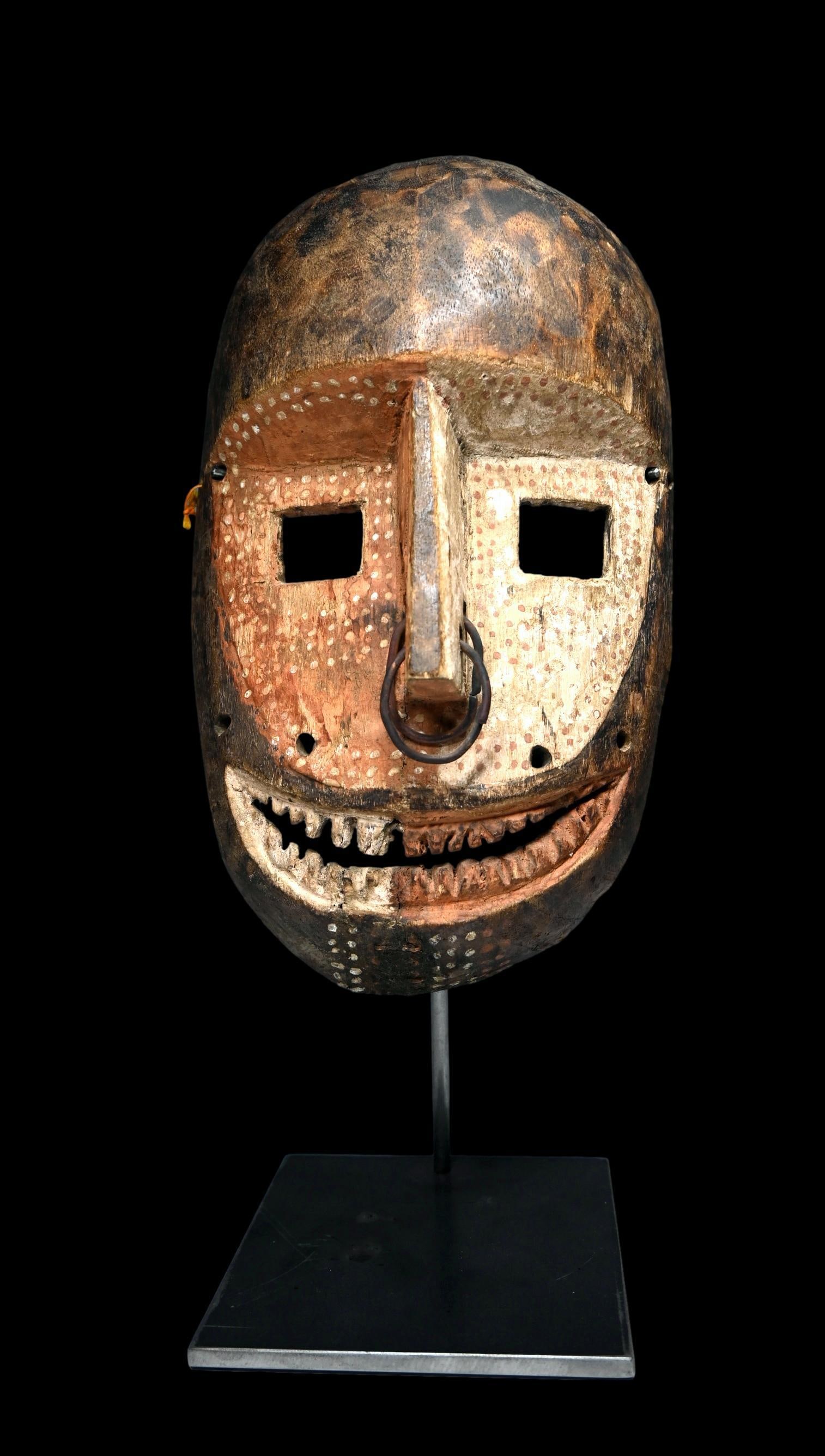 A Kumu African Mask Ex McNemar Collection (1 of 7)