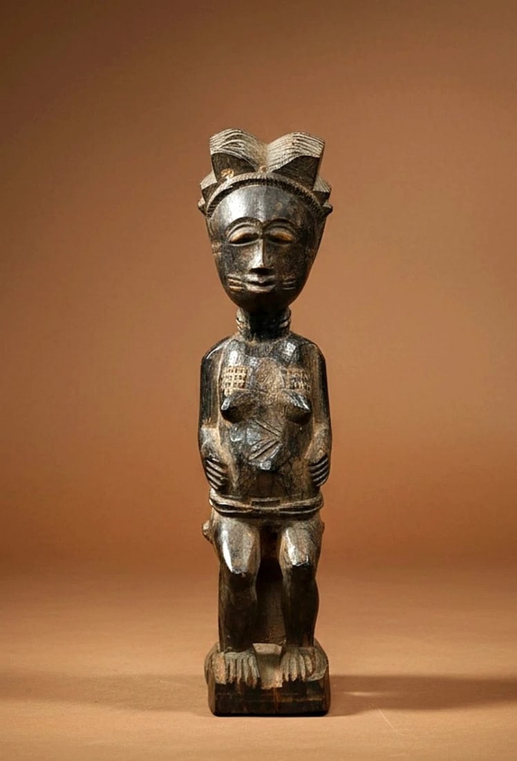 Anyi Female Sculpture (1 of 6)