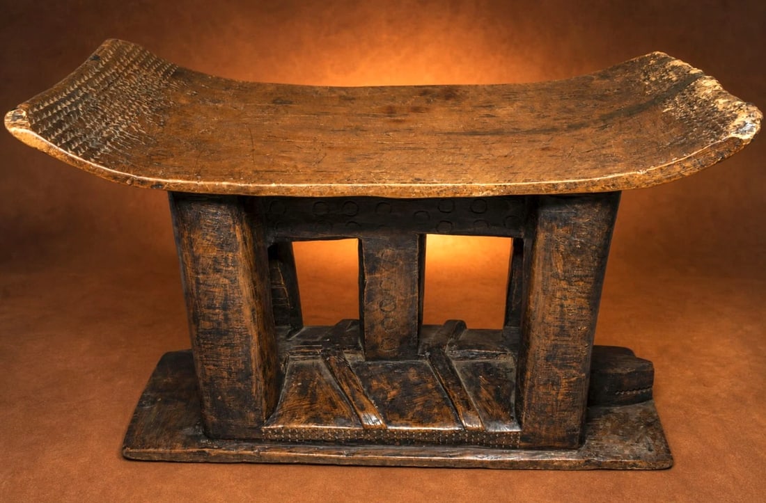 Ashanti Wood Stool with Lizard Motif: A fine old carved wooden stool from the Ashanti peoples of Ghana, West Africa. Traditionally a stool was thought to contain the soul of its owner and, when not being used, it was put on its side to