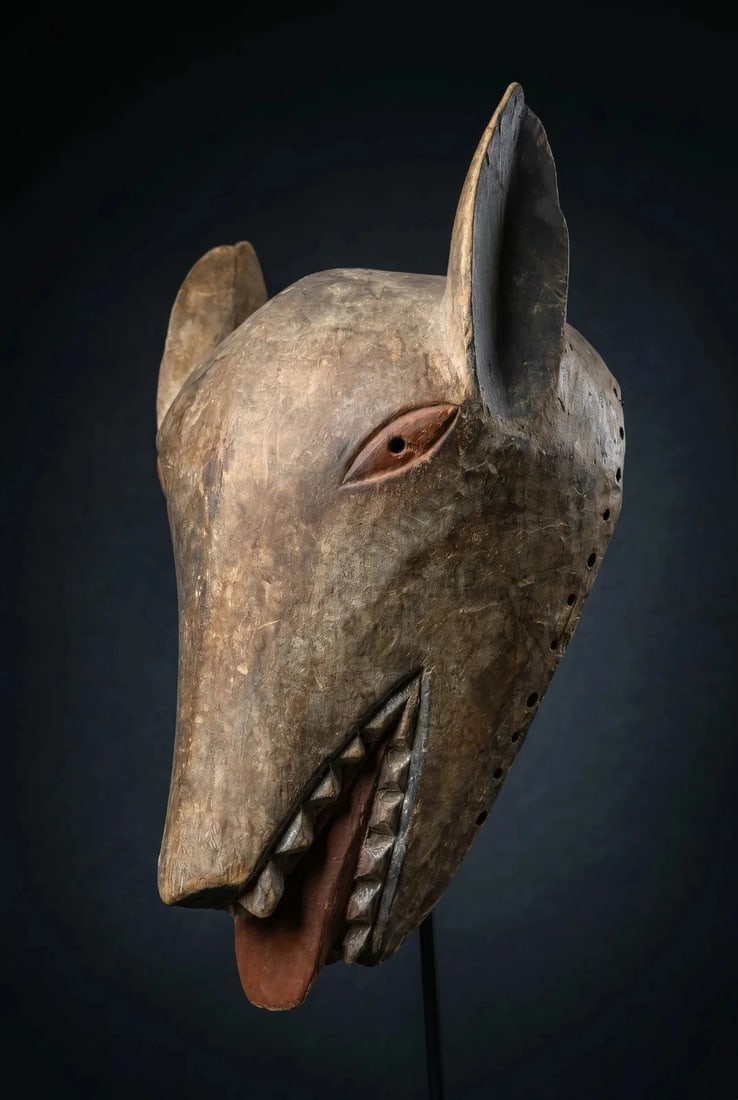 A Luba Canine Mask (1 of 1)