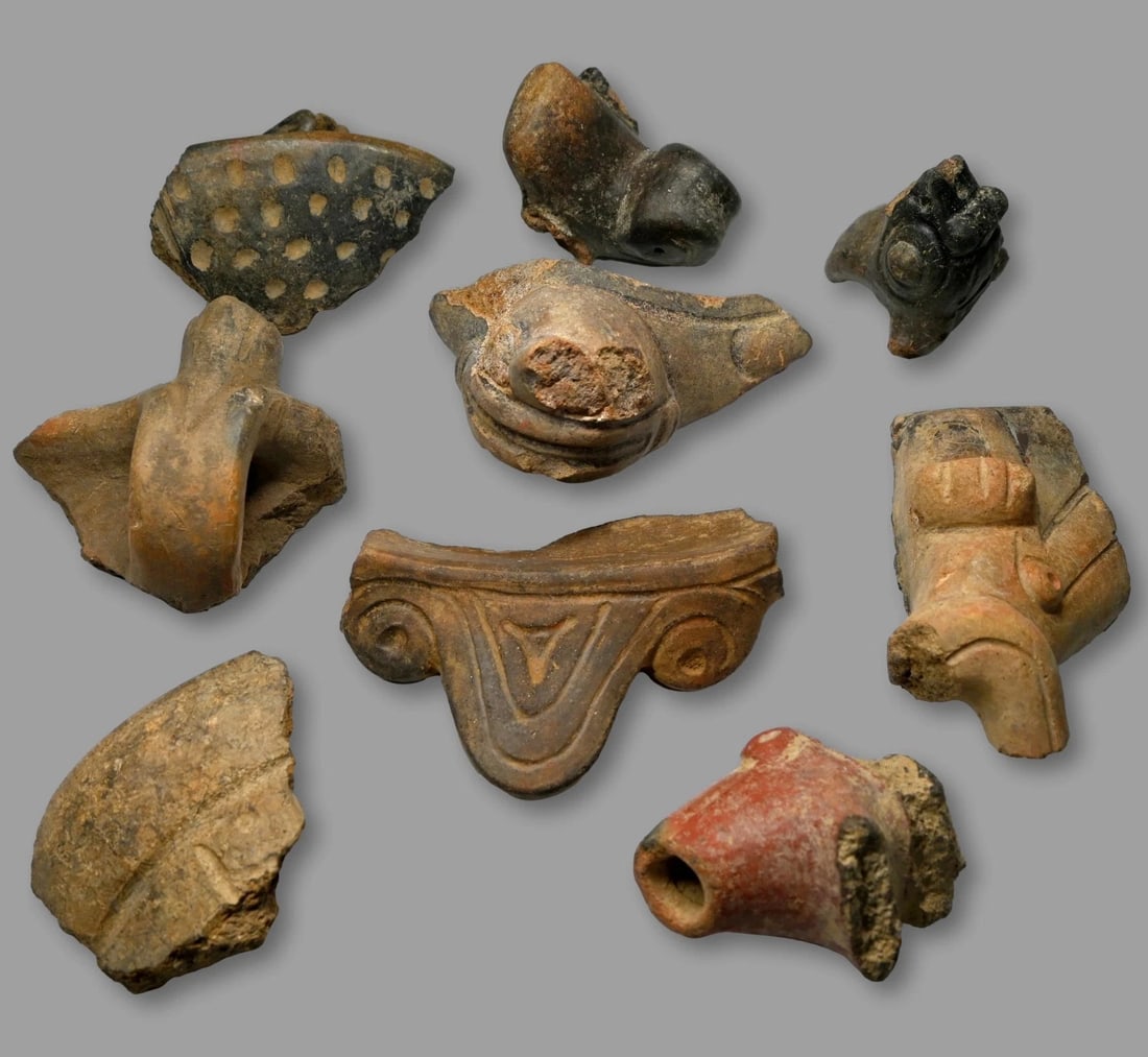 Lot of 19 Ancient Relics 1000 BC Venezuela: A lot of 19 ancient pottery fragments from the Los Barrancos culture of Venezuela , South America, dating back to 1000 BC to possibly 1000 AD. Very little is known of the mysterious Barrancas peoples,