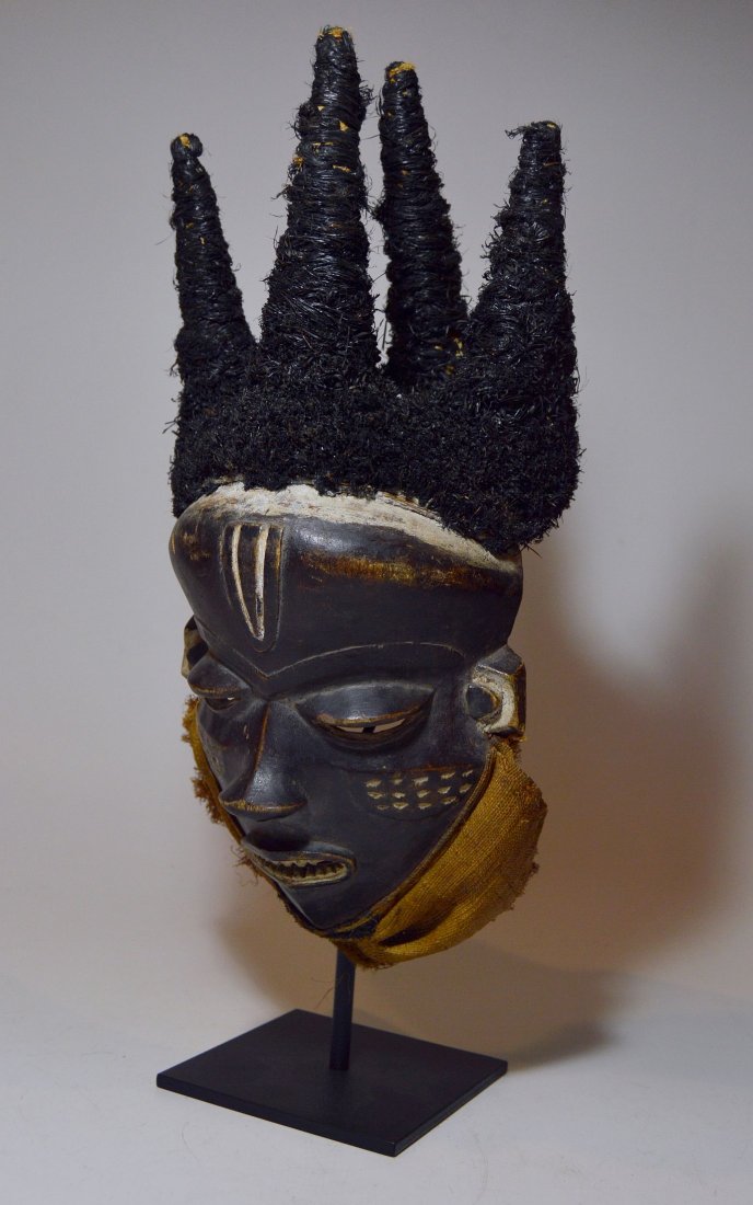 Chief's mask from the Pende , Mbuya Phumbu, African Art (1 of 5)
