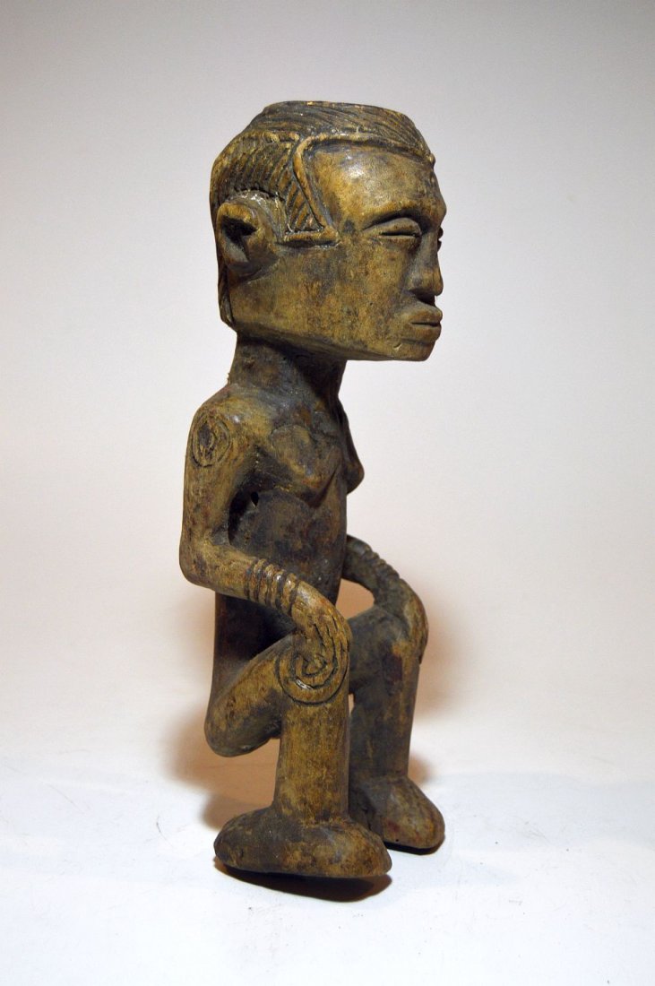 Old Lulua ancestor carving with backward facing feet: This is a fine wood statue from the Lulua peoples or related ethnic group from the DRC / Congo, central Africa. Carved from a single piece of wood with a Very well weathered patina. The statue feature