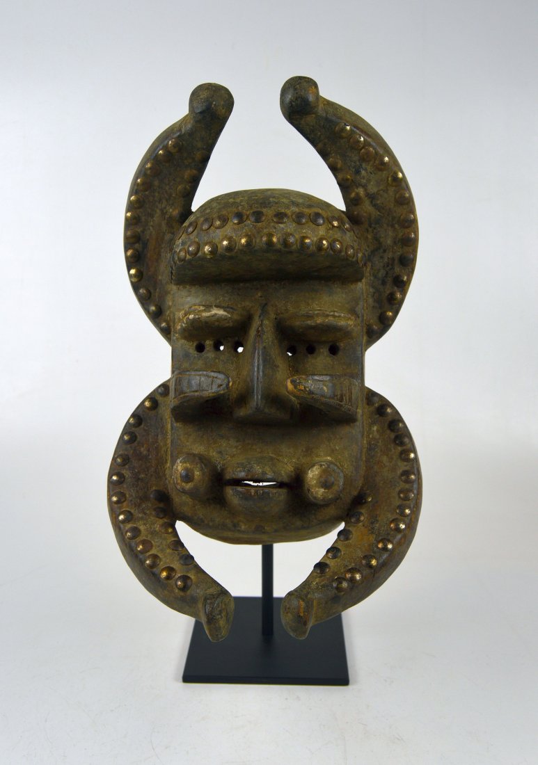 A Bete Nyabwa African mask (1 of 6)