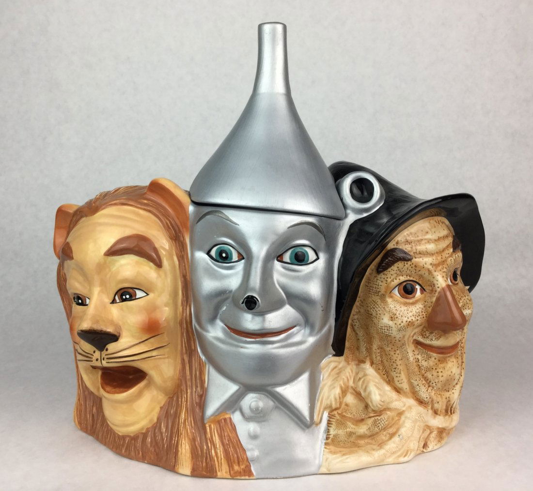Vintage WIZARD OF OZ Cookie Jar: Fantastic porcelain cookie jar of Wizard of OZ. Measures Approx: 12" x 10 1/2"