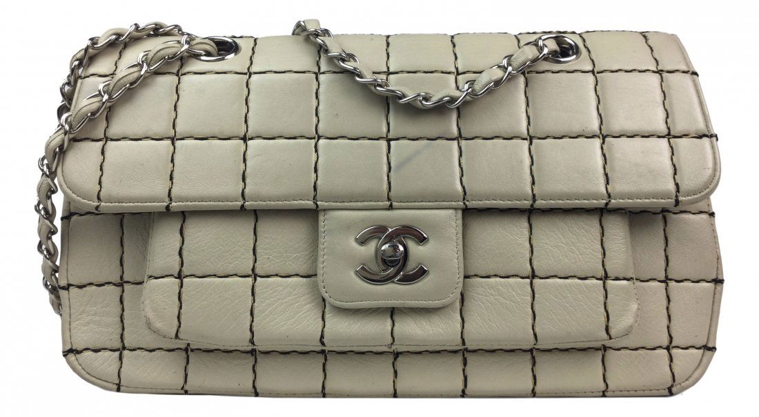CHANEL Quilted Leather Handbag (1 of 4)