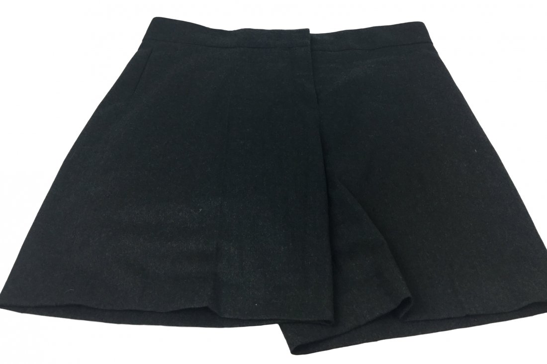 Oscar De La Renta Silk Shorts: Oscar De La Renta Women Silk Shorts. Made in Italy. Size: 12