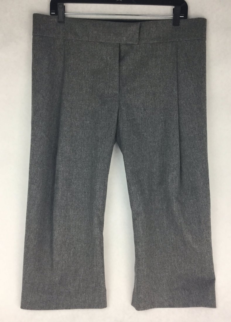 BALENCIAGA Crop Ankle Pants: Fabulous crop ankle pants by Balenciaga. Made in France. Size: 42
