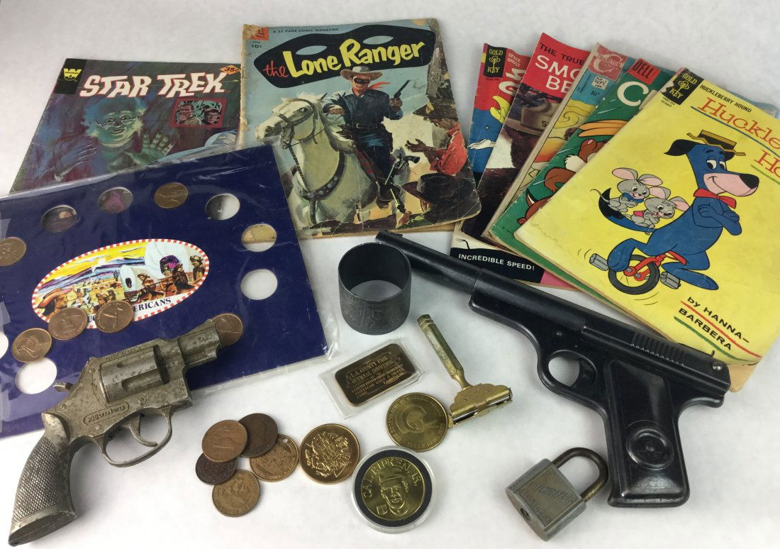 Grouping of Man Trinkets & Comics: Amazing collection of vintage man trinkets, toys and comics. Lot includes 6 vintage comics, Daisy toy cap gun, Hubley toy Cap Gun, coins, Vintage lock and vintage razor.