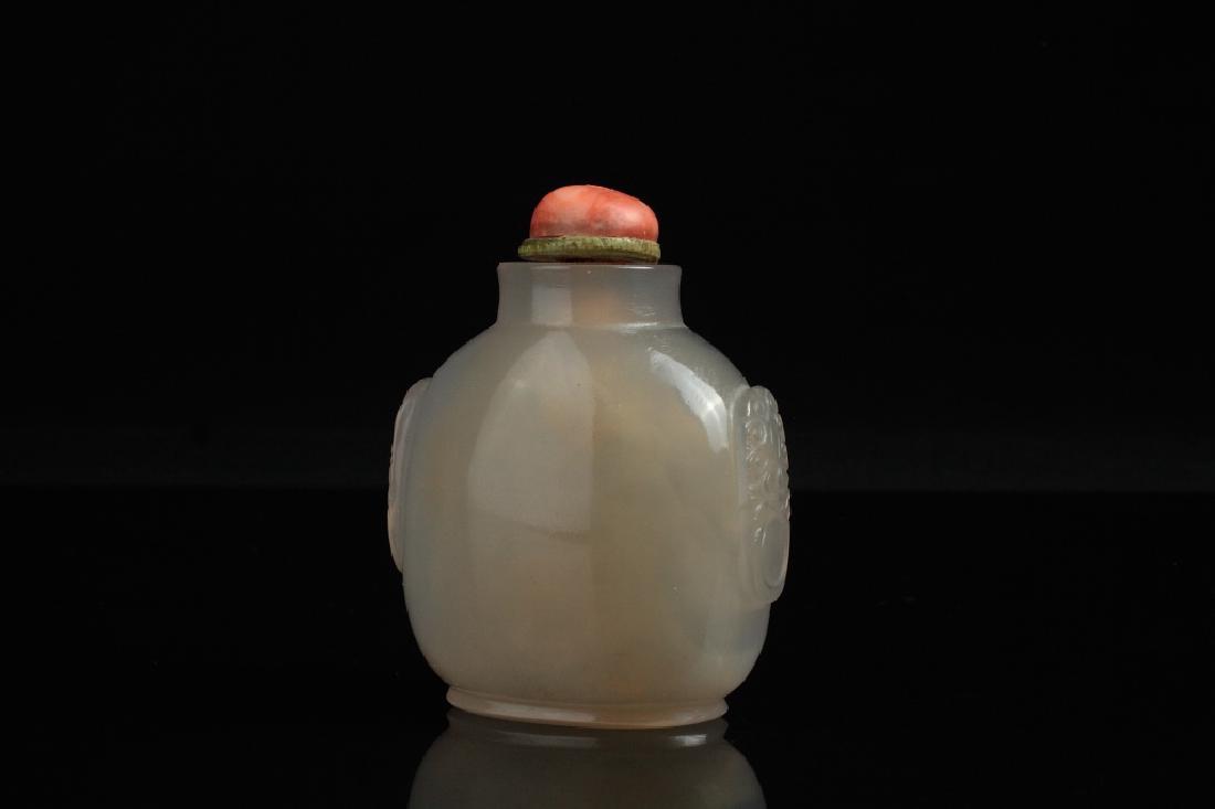 A Chinese agate snuff bottle, (1 of 10)
