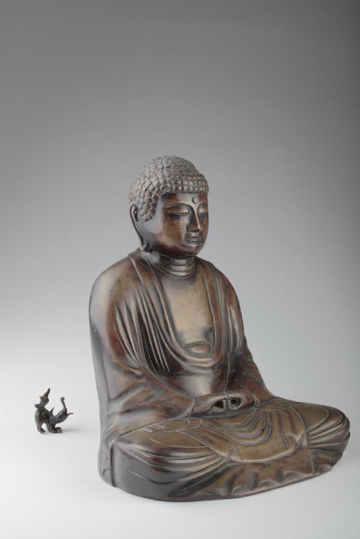 Japanese cast bronze seated Buddha (1 of 7)