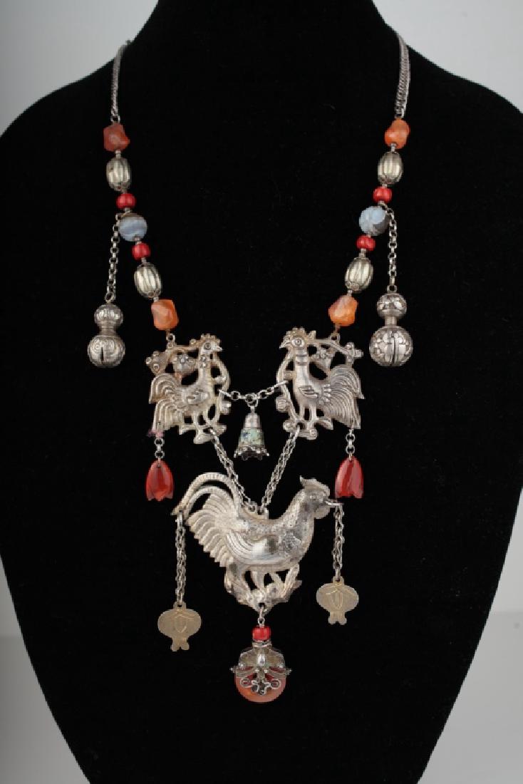 A Chinese silver 'Rooster' necklace Qing. (1 of 6)