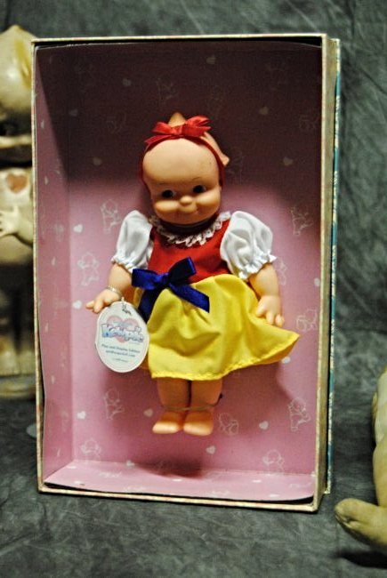 MIB VINYL KEWPIE BY ROSIE O'NEILL (1 of 3)