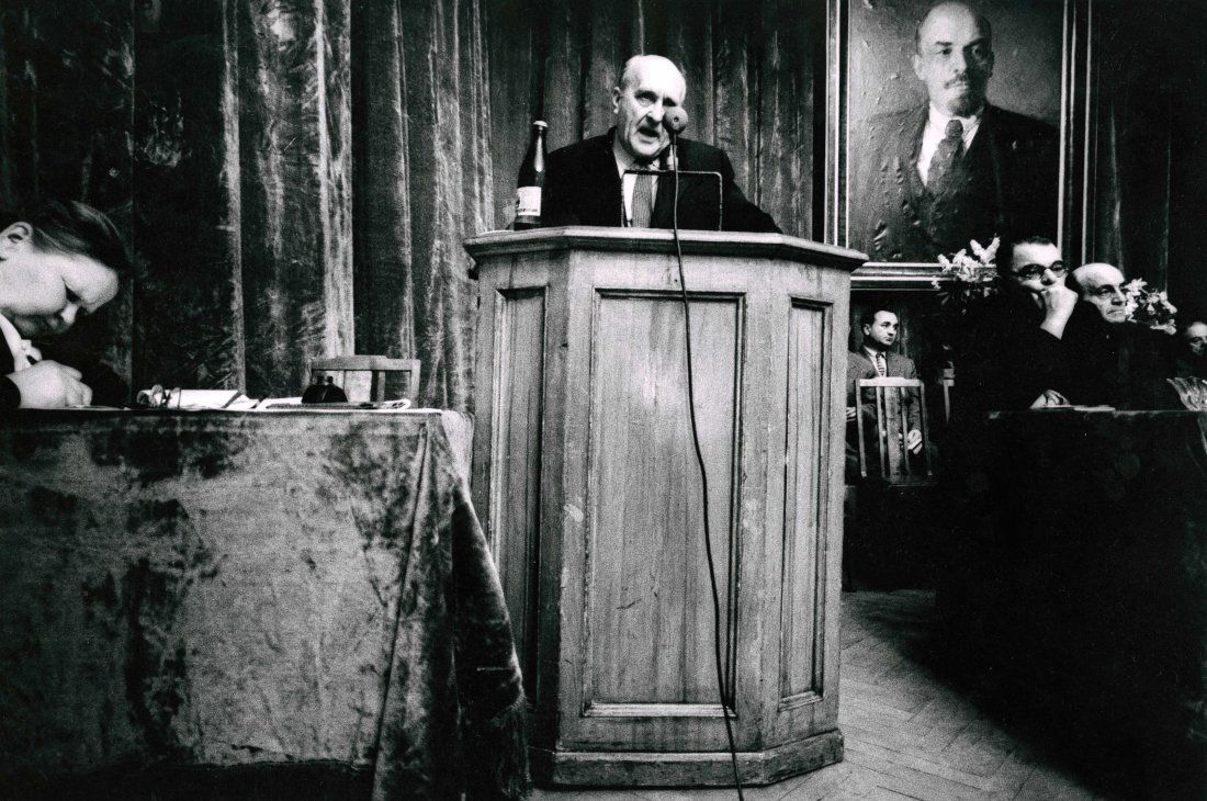 REUNION DU SYNDICAT DES ACTEURS, MOSCOW 1960 BY WILLIAM: "REUNION DU SYNDICAT DES ACTEURS, MOSCOW 1960" BY WILLIAM KLEIN. 11 7/8 x 16- inch gelatin silver print, titled, signed and dater 1982 on verso, with Klein's Paris address stamp.
