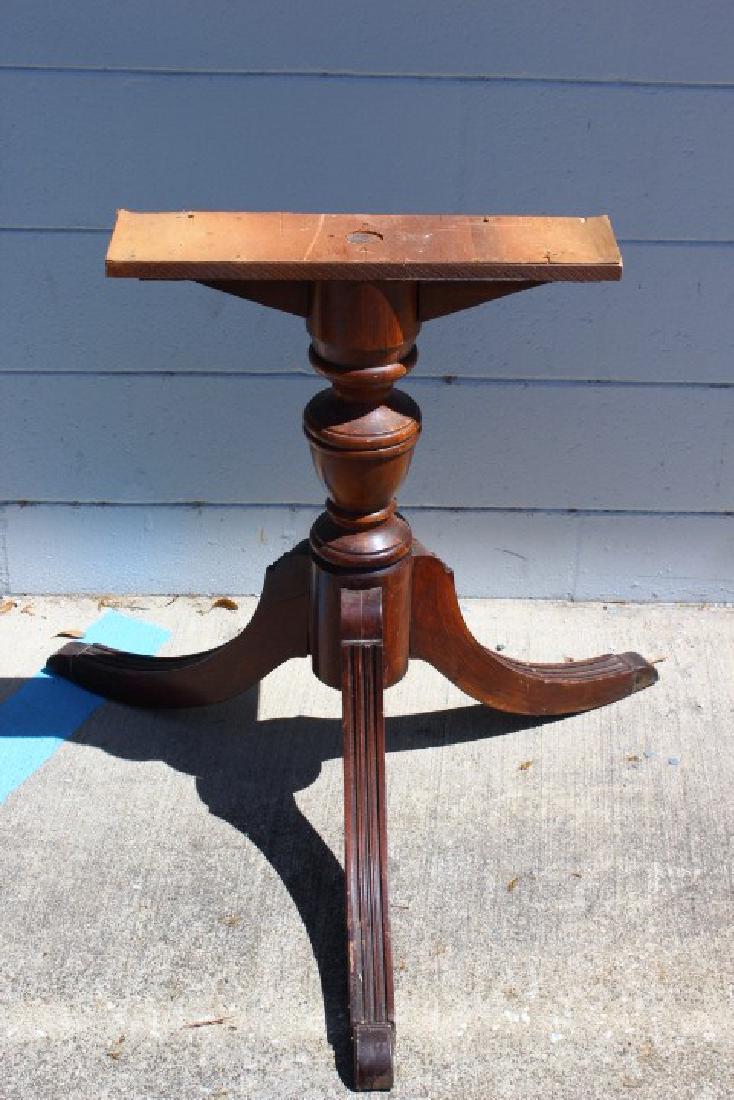 Duncan Phyfe Table Legs Style - no top: set of table legs from a drum top style table