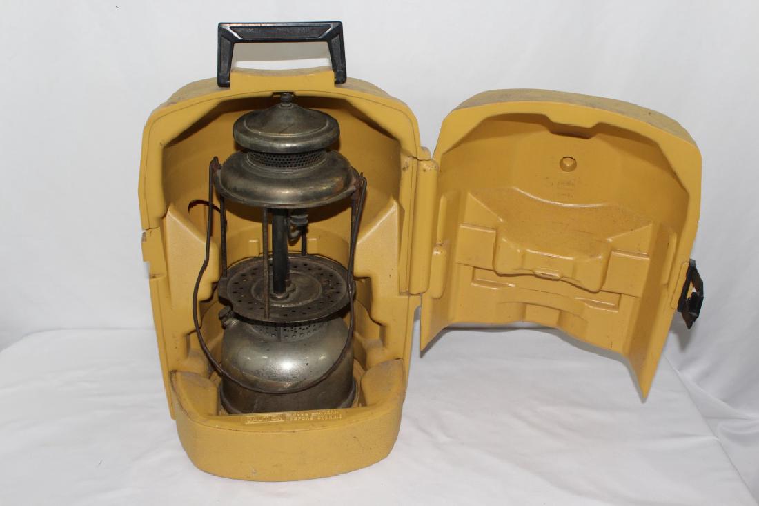 Coleman Quicklite Lanter in Clamshell Case (1 of 2)