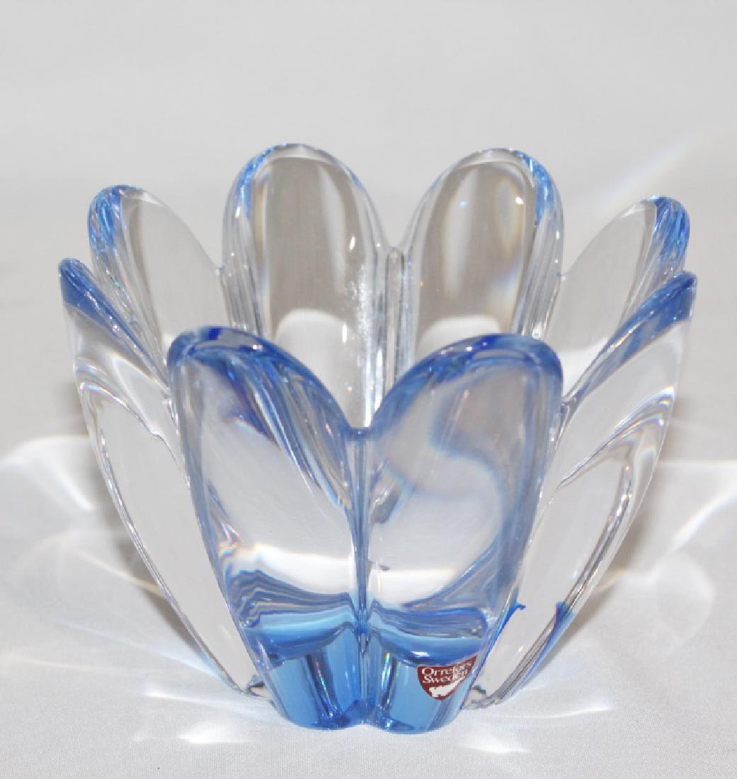 Blue Mayflower Orrefos Sweden Crystal Bowl Signed: nice Orrefors Sweden Marked Mayflower Blue Crystal bowl signed on bottom, measures about 4 inches tall by 5 inches diameter