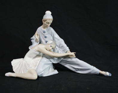 Beautiful LLADRO Dancing Couple Ceramic Figure: This is a stunning large LLADRO piece and in excellent condition. Measures approx L15â€ X H9.5â€