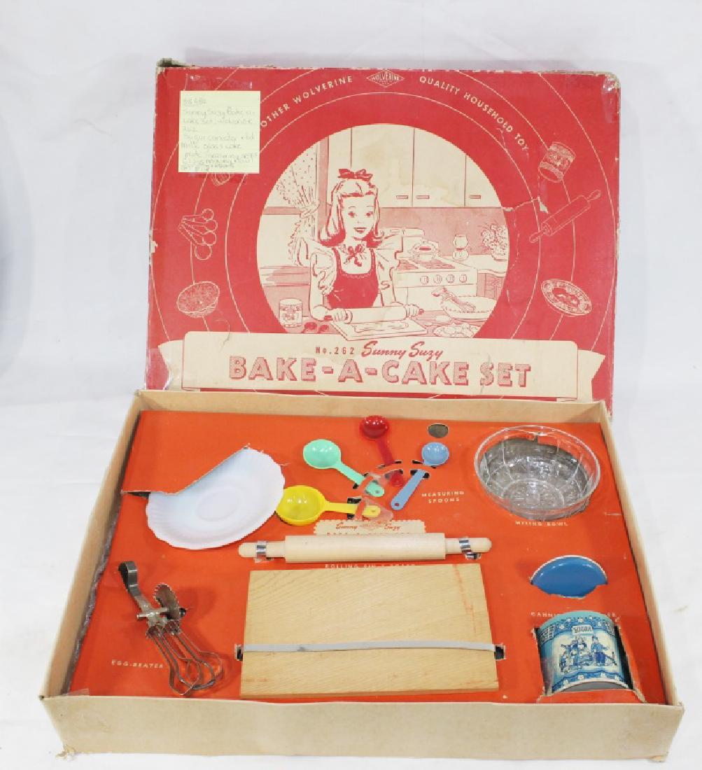 VTG Sunny Suzy Bake A Cake Set w/ Original Box (1 of 4)