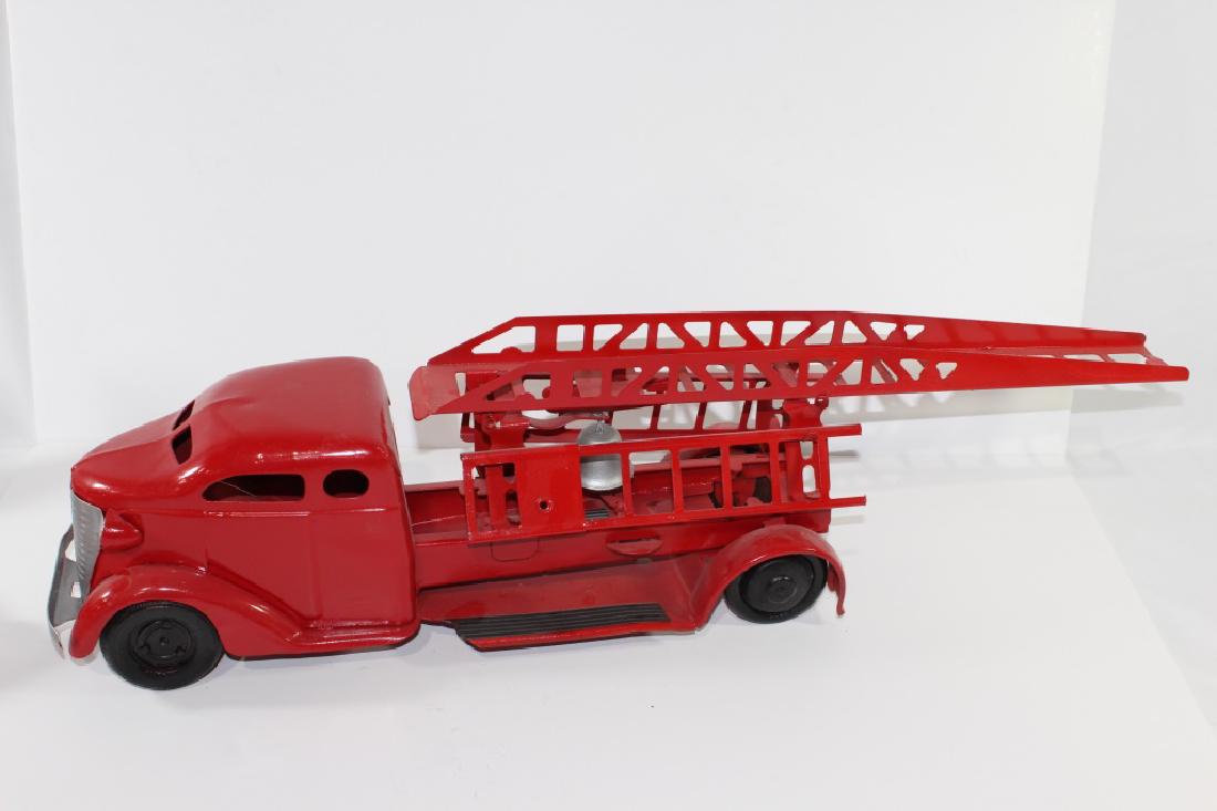 Turner Toy Red Fire Truck - Ladder Truck (1 of 3)
