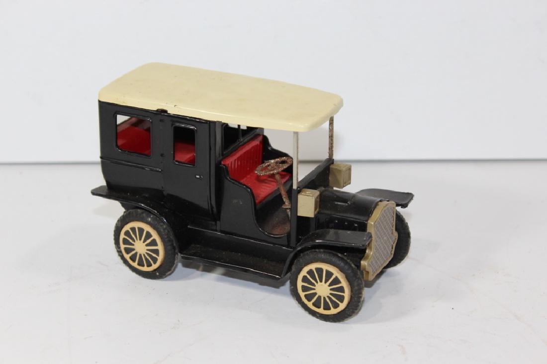 Vintage Japan tin touring car (1 of 3)