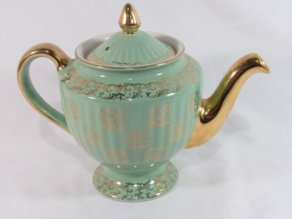 Vintage Hall Teapot - Mint Green & Gold 091 gl: nice vintage hall teapot in mint green and gold, no chips or cracks, 6 cup