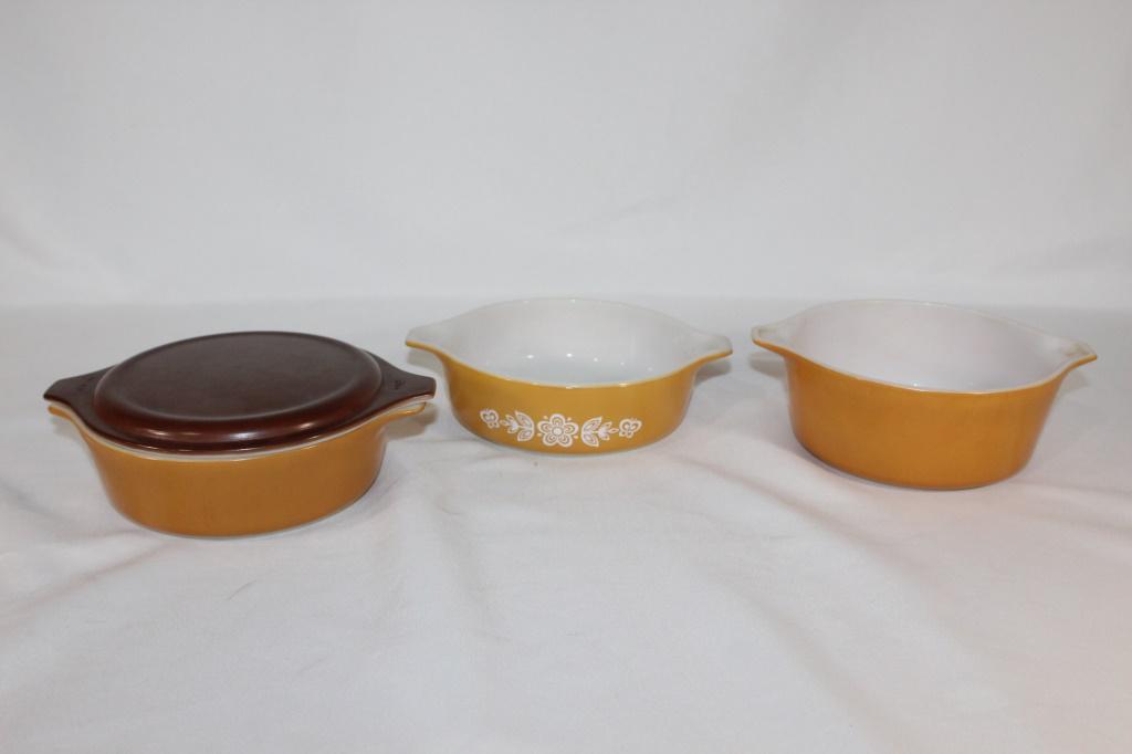 Pyrex - Old Orchard Orange, Butterfly Godl & Orch.: Old Orchard Orange #472 (no lid) Butterfly Gold #471 (no lid) Solid Orchard Brown and Gold #471 with lid no chips or cracks