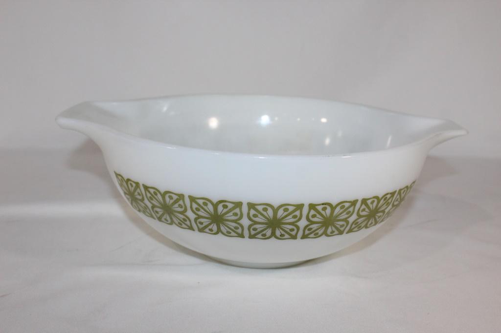 Pyrex Verde Cindereall Bowl #444: no chips or cracks, good overall condition