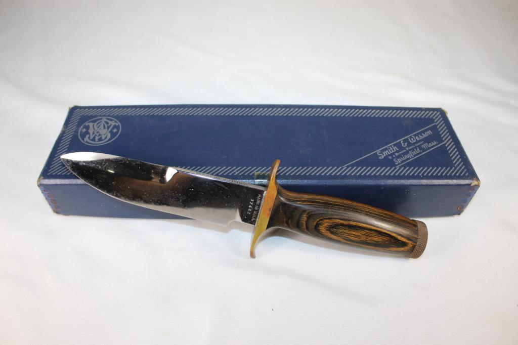 Vintage Smith and Wesson Fixed Blade Knife & Box: Vintage Smith and Wesson Wood Handled Fixed Blade knife, 37442, measures about 10 inches long