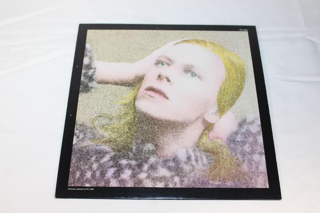 David Bowie LP -Hunky Dory AYl1 3844: Records are in good overall condition, some wear and tear to album covers