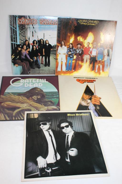 Lot VTG VInyl Records Grateful Dead, Skynyrd etc: Grateful Dead - Wake of the Flood Lynyrd Skynyrd - Street Survivors Lynyrd Skynyrd - Pronouced Leh Nerd Skin Nerd Blues Brothers Clockwork Orange - Stanly kubrick