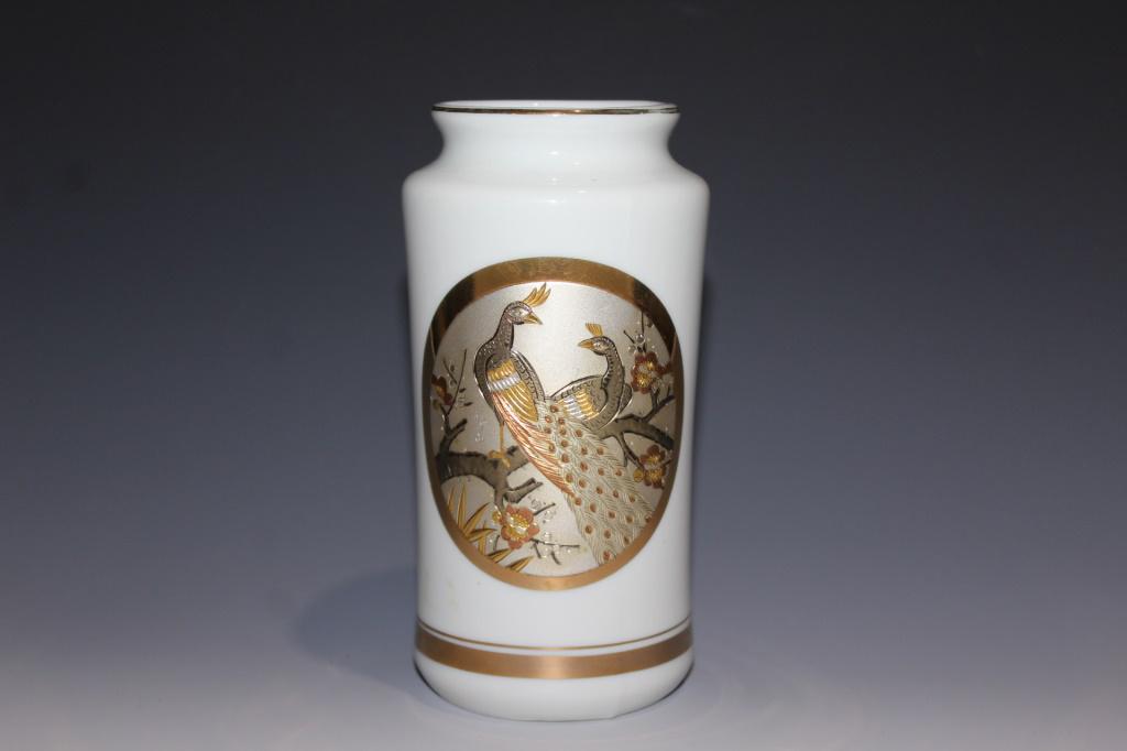 Chokin Art Porcelain Vase - 24Kt Gold Trim: measures about 6 1/4 inches tall, 24 k Gold Trim