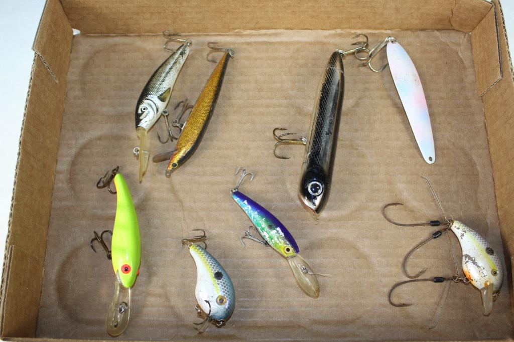 Lot of Fishing lures: approx 8 fishing lures