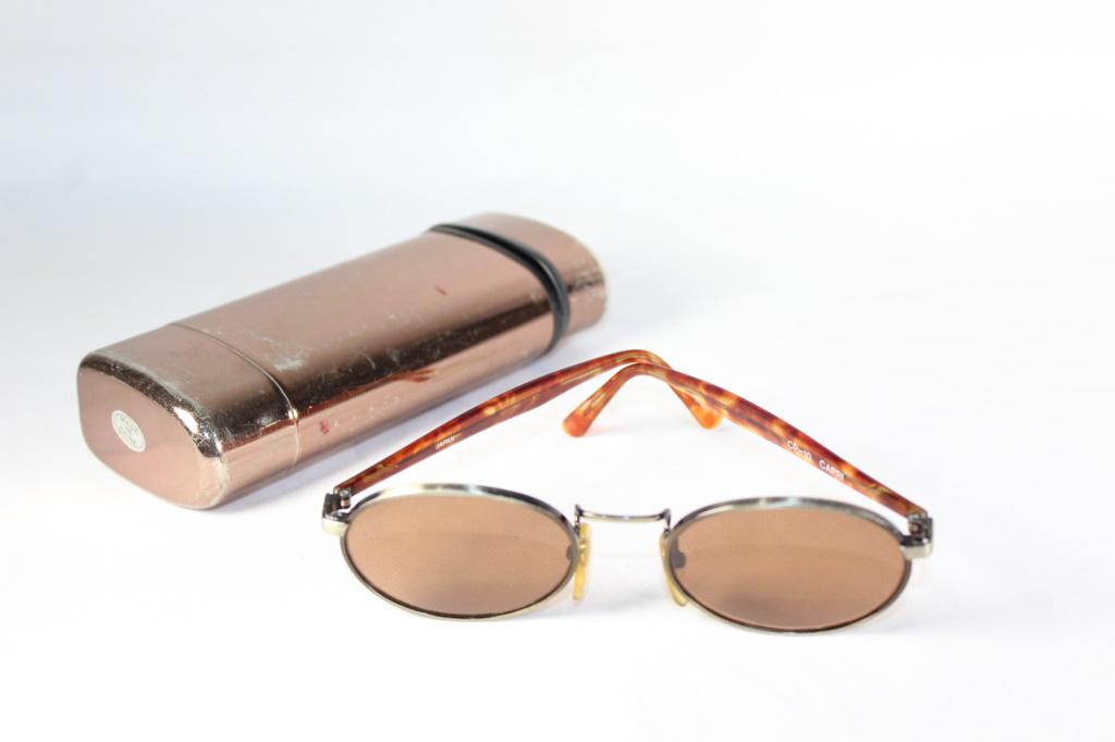 Costa Del Mar Capri CP 10 Sunglasses: with tortoise shell style arms, light scratches on lens