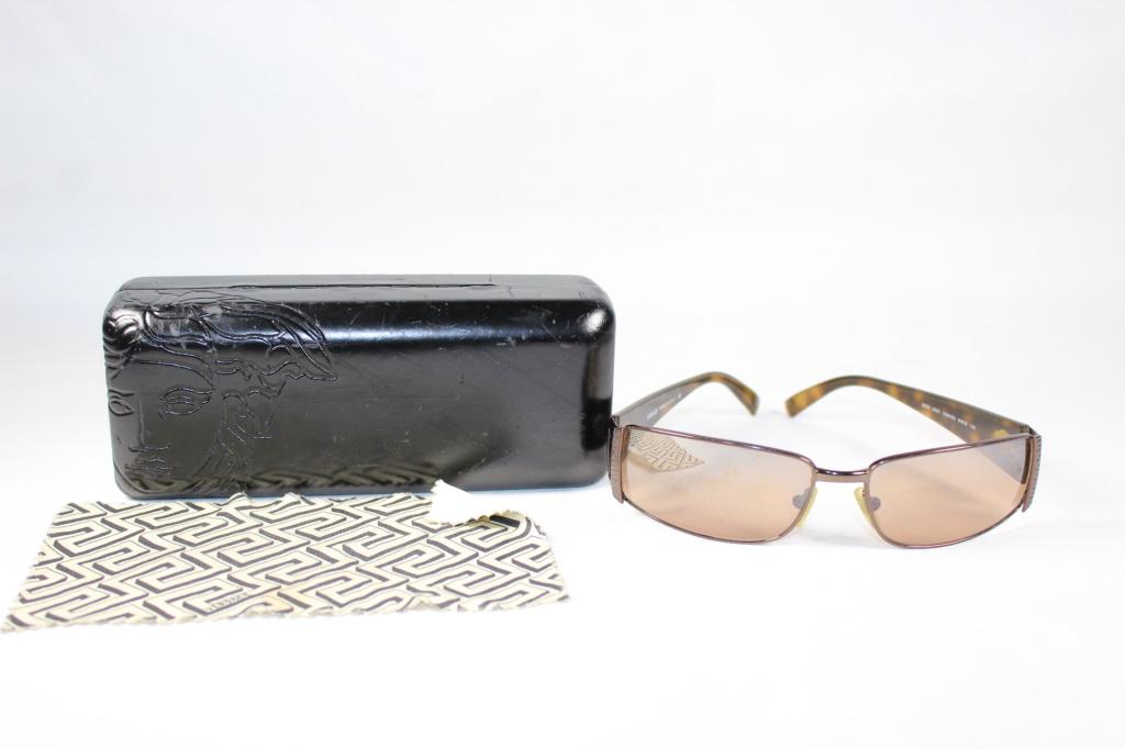 Versace 2021 Sunglasses, Cloth and Case (1 of 3)