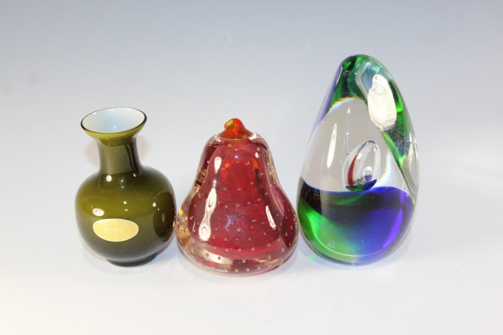LOT OF 3 ART GLASS PAPERWEIGHTS (1 of 9)