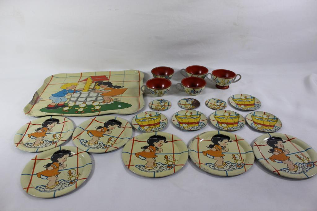 20 PC 1940S OHIO ART TIN LITHO DUCKY BATH TEA: USED, SOME DAMAGE ON TRAY, A TEA CUP IS MISSING ITS HANDLE, ONE OF THE SMALLEST PLATES IS MISSING HALF OF THE DESIGN AS PICTURED