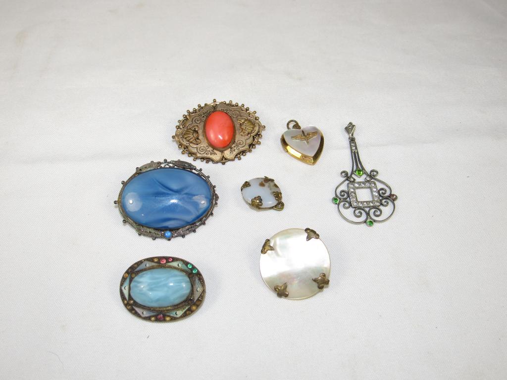 Lot of Antique/VTG Jewelry - Locket, brooch etc: military mother of pearl locket, brooches etc as pictured