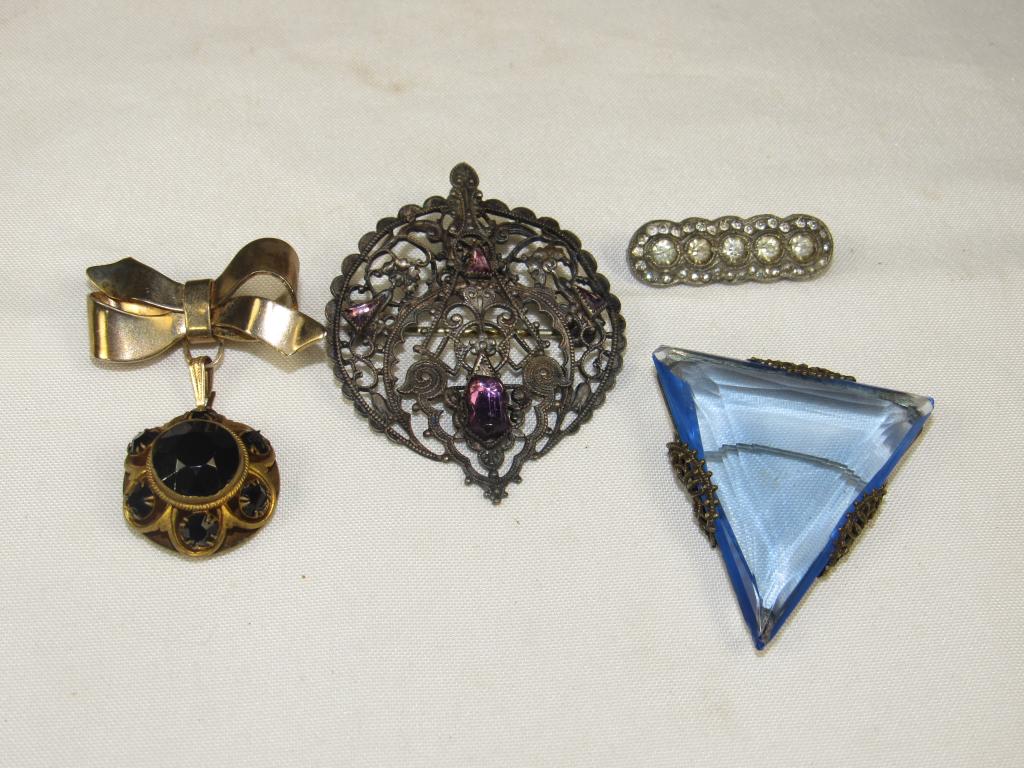 Lot of Antique/VTG Jewelry - Locket, brooch etc: lot as pictured
