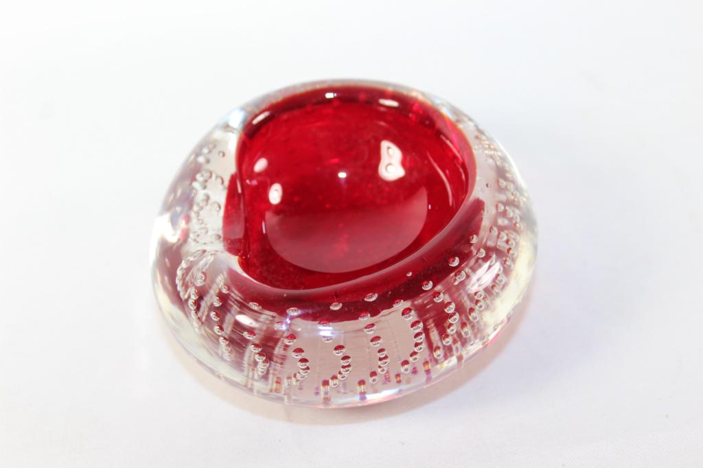 RUBY RED GLASS SCULPTED CONTROLLED BUBBLE Ashtray (1 of 3)