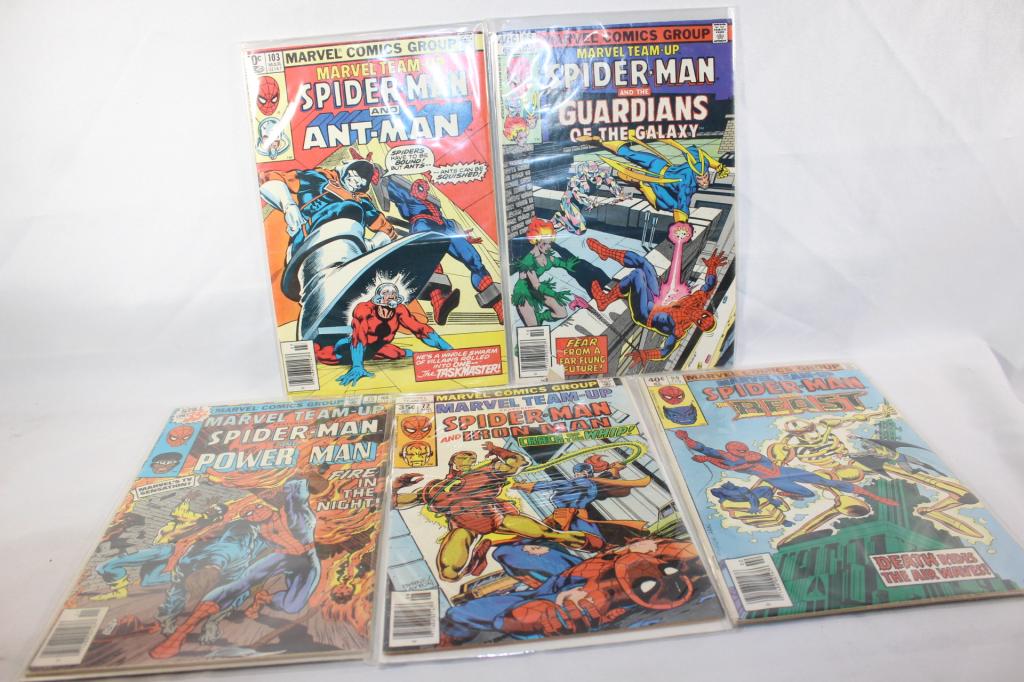 LOT OF 5 MARVEL COMIC BOOKS-MARVEL TEAM UP (1 of 5)
