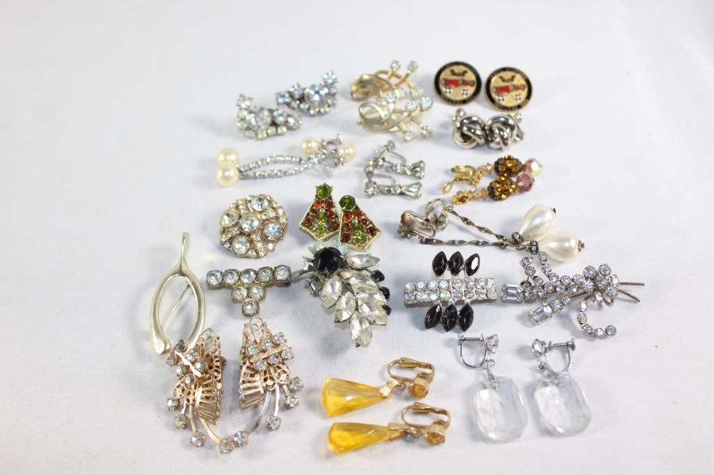 17PC. VINTAGE COSTUME JEWELRY LOT (1 of 6)