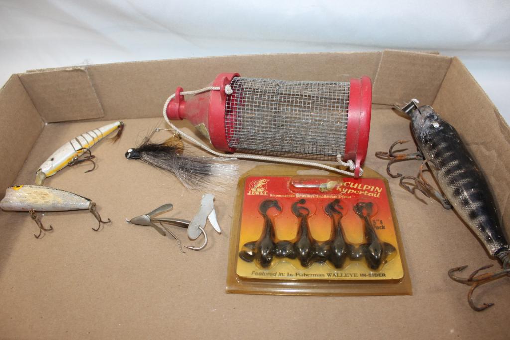 7 PC. VINTAGE FISHING LURE LOT (1 of 5)