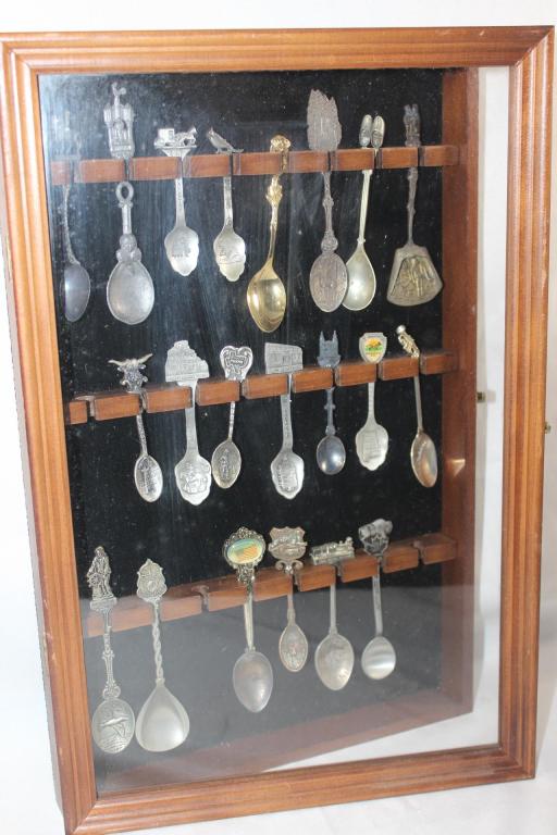 LOT OF 21 SOUVENIR SPOONS & DISPLAY CASE (1 of 4)