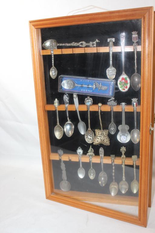 LOT OF 21 SOUVENIR SPOONS & DISPLAY CASE (1 of 4)